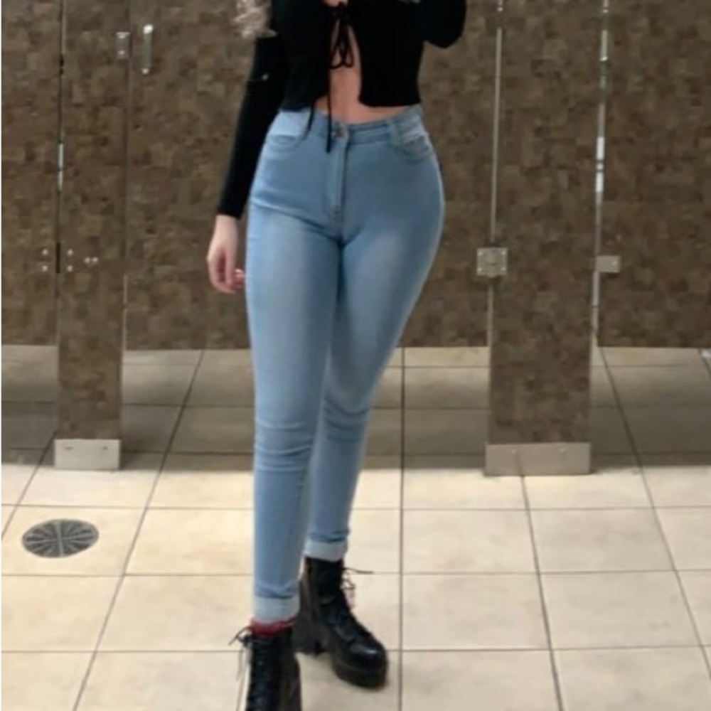 FashionNova light wash high-waisted skinny jeans, size 3/4